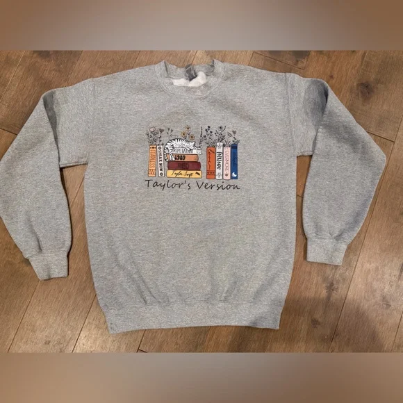 Taylor Swift Taylor’s Version cat / book Gray Crewneck Sweatshirt - small - Picture 1 of 4